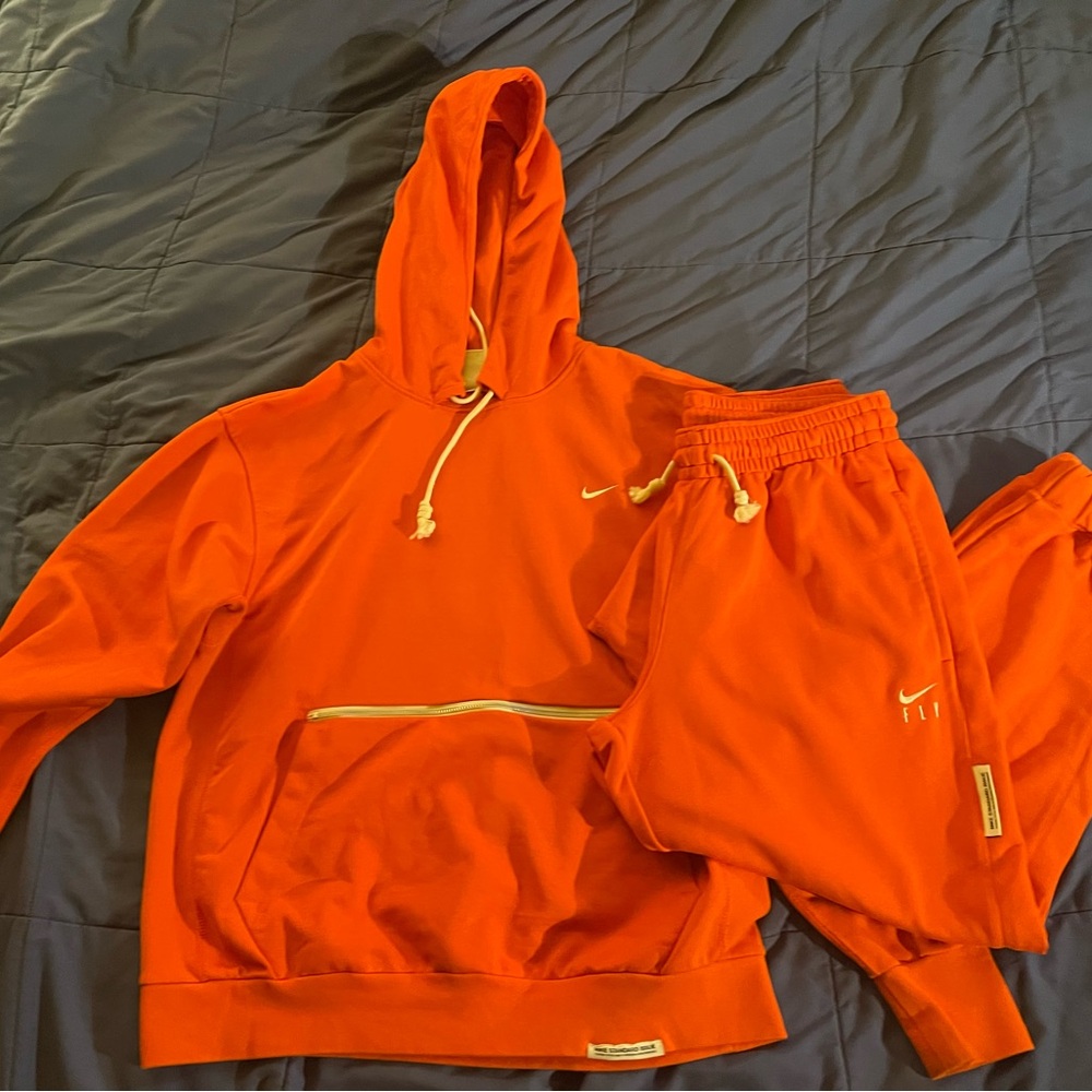 Nike Dri-Fit Swoosh Fly Standard Issue Sweat Suit Set hoodie M pants L Orange